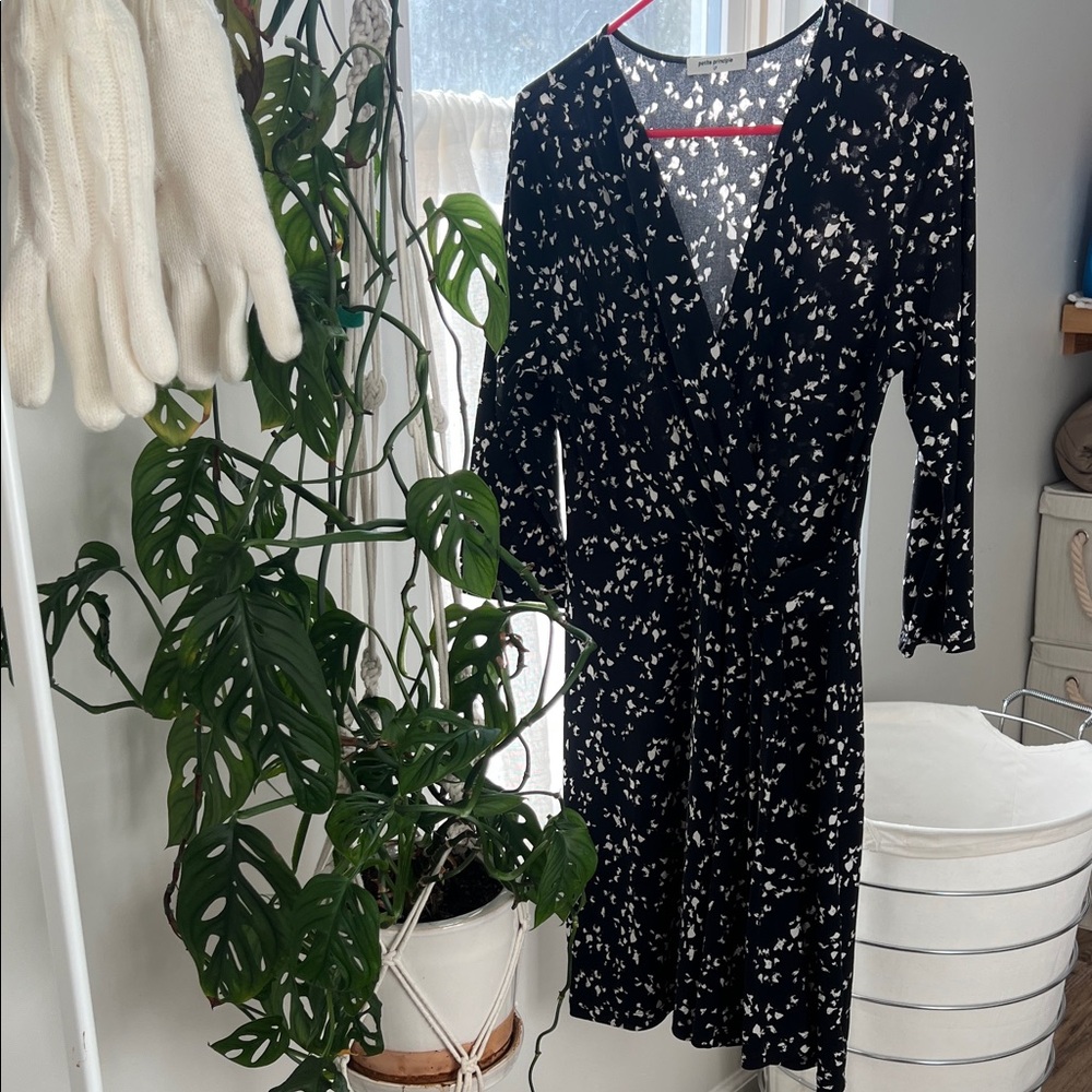 PETITE PRINCIPAL Elegant Black and White Long Sleeve Dress